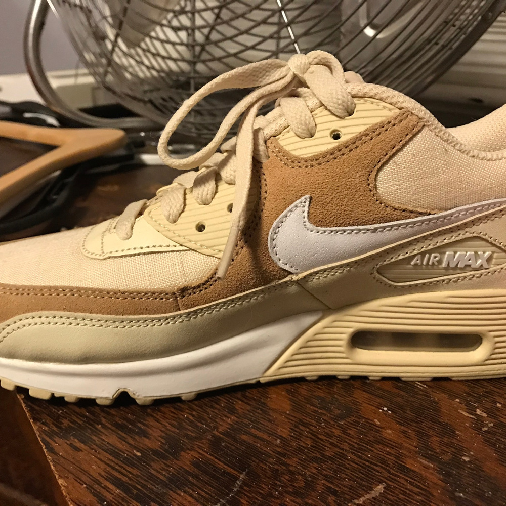 Nike Air Max women's size 7.5